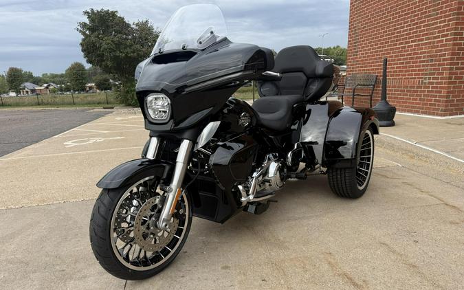 2026 Harley-Davidson Street Glide 3 Limited Vivid Black Chrome Trim