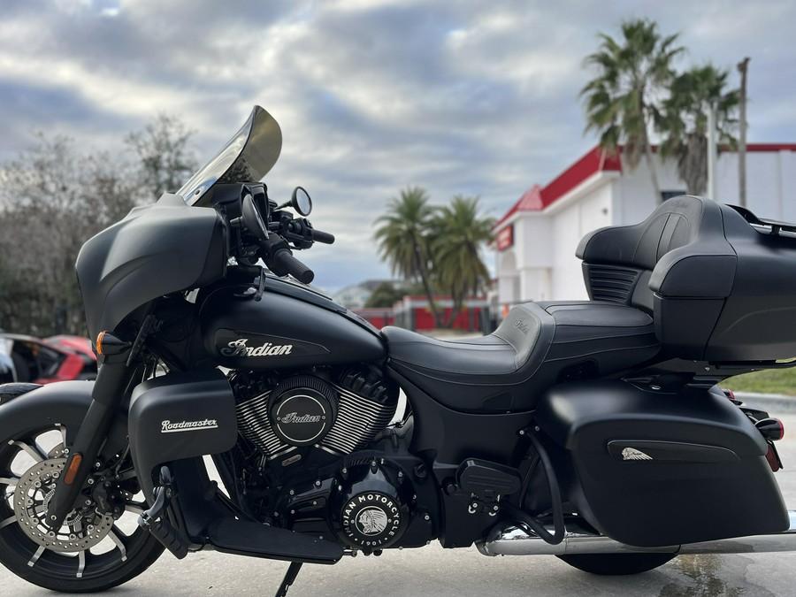 2022 Indian Motorcycle ROADMASTER DARK HORSE BLACK SMOKE 49ST Dark Horse