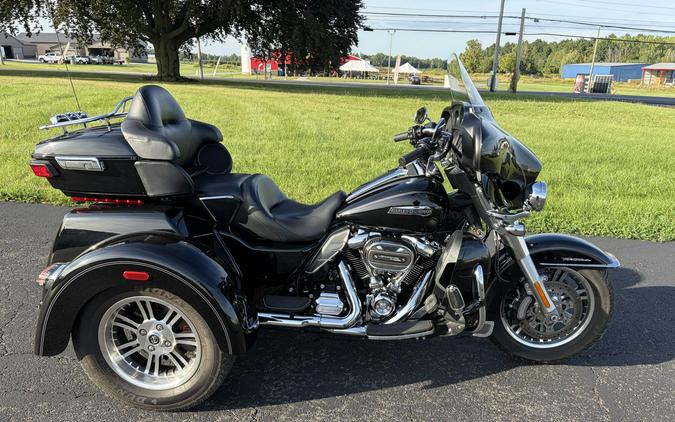 2017 Vivid Black Chrome Trim