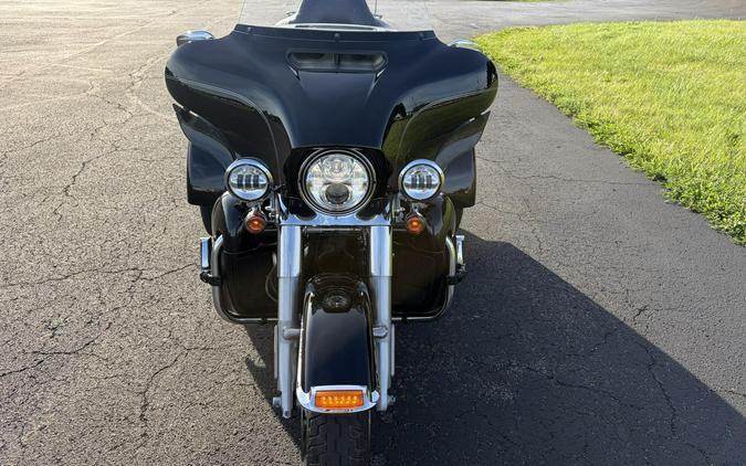 2017 Vivid Black Chrome Trim