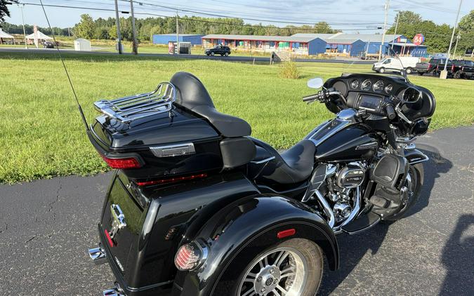 2017 Vivid Black Chrome Trim