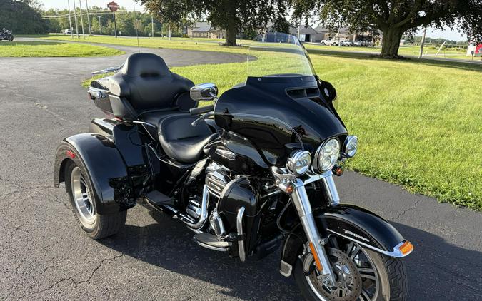 2017 Vivid Black Chrome Trim