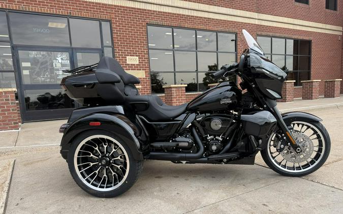 2026 Harley-Davidson Street Glide 3 Limited Vivid Black Black Trim