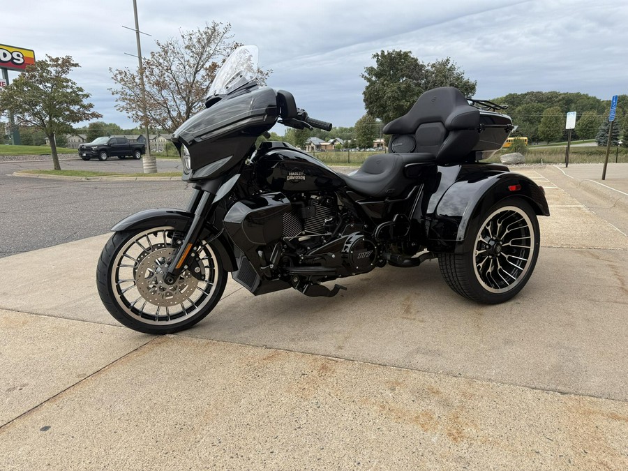 2026 Harley-Davidson Street Glide 3 Limited Vivid Black Black Trim