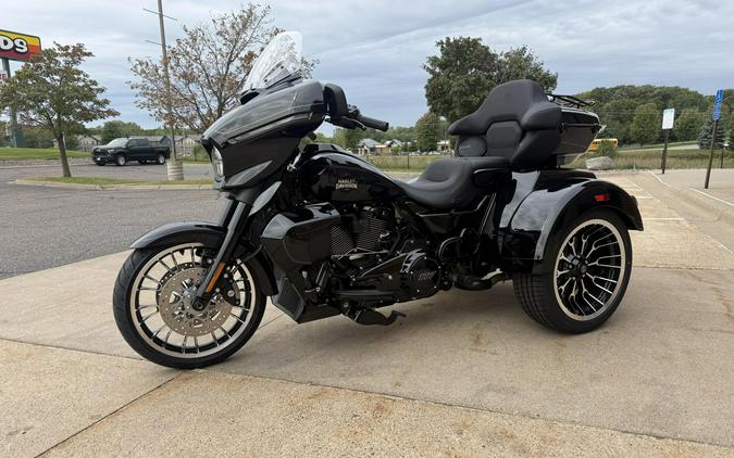2026 Harley-Davidson Street Glide 3 Limited Vivid Black Black Trim