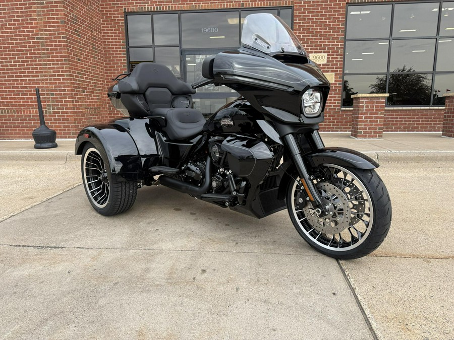 2026 Harley-Davidson Street Glide 3 Limited Vivid Black Black Trim