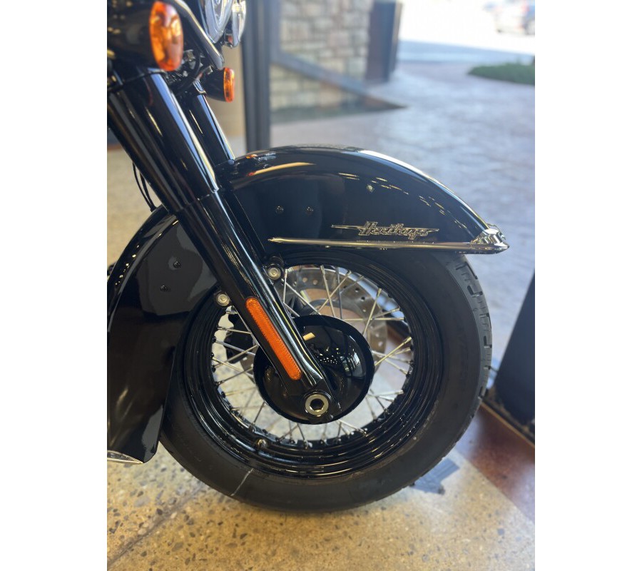 2024 Harley-Davidson Heritage Classic VIVID BLACK W/ PINSTRIPE