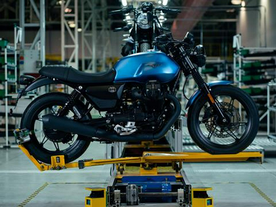 2027 Moto Guzzi V7 Stone