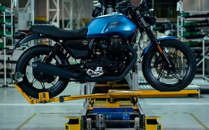 2027 Moto Guzzi V7 Stone