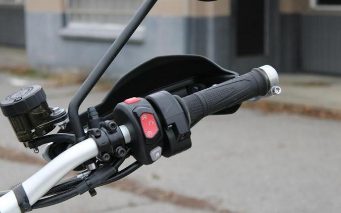 2026 Triumph Scrambler 1200 XE Matte khaki green