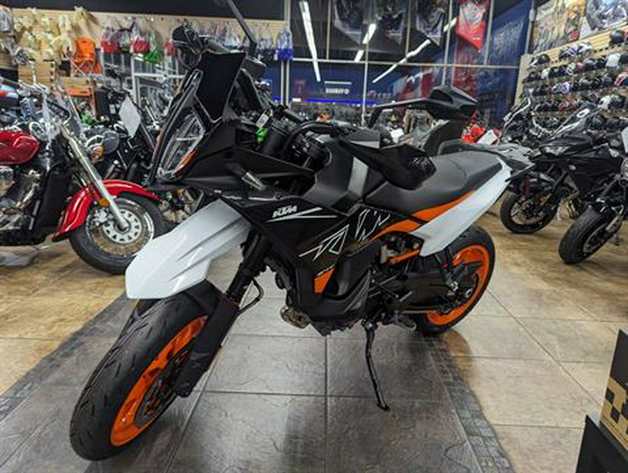 2024 KTM 890 SMT