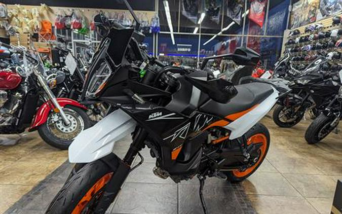 2024 KTM 890 SMT