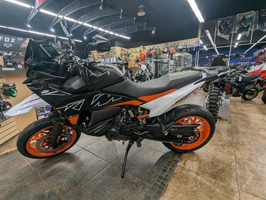 2024 KTM 890 SMT