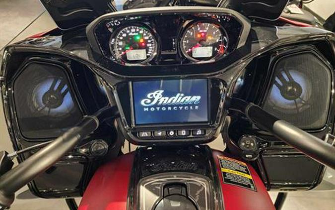 2024 Indian Motorcycle Challenger® Dark Horse® with PowerBand Audio Package