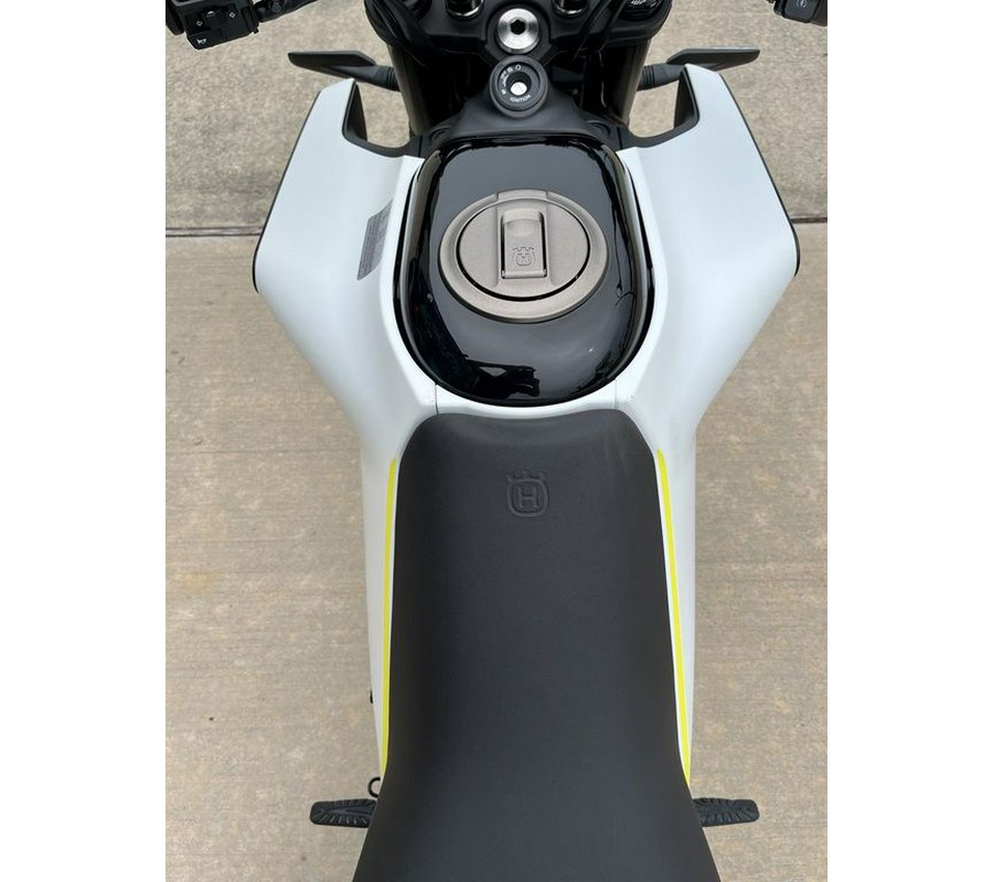 2024 Husqvarna® Vitpilen 401