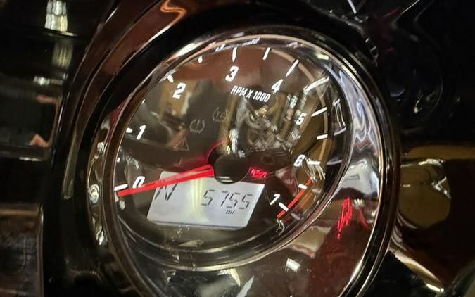 2025 Indian Pursuit Limited 112 W/Powerband Audio Heavy Metal With Black Metallic
