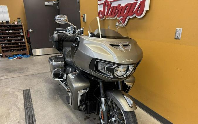 2025 Indian Pursuit Limited 112 W/Powerband Audio Heavy Metal With Black Metallic