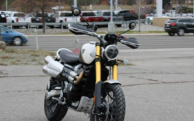 2026 Triumph Scrambler 1200 XE Matte khaki green