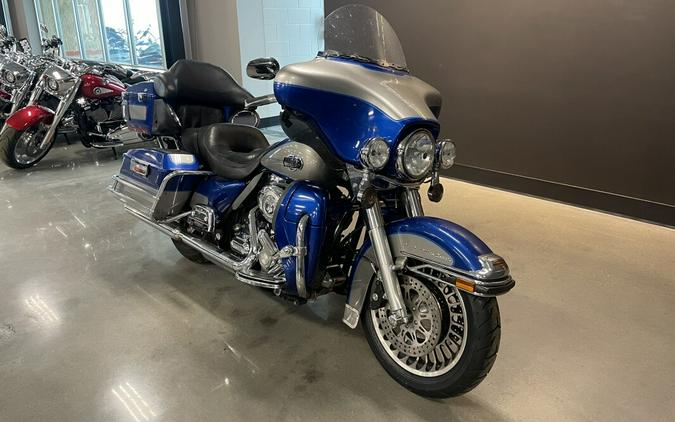 2009 Harley-Davidson® Electra Glide® Ultra Classic® Two-Tone Flame Blue Pearl/Pewter Pearl