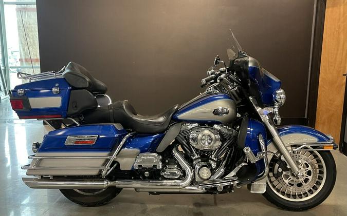 2009 Harley-Davidson® Electra Glide® Ultra Classic® Two-Tone Flame Blue Pearl/Pewter Pearl