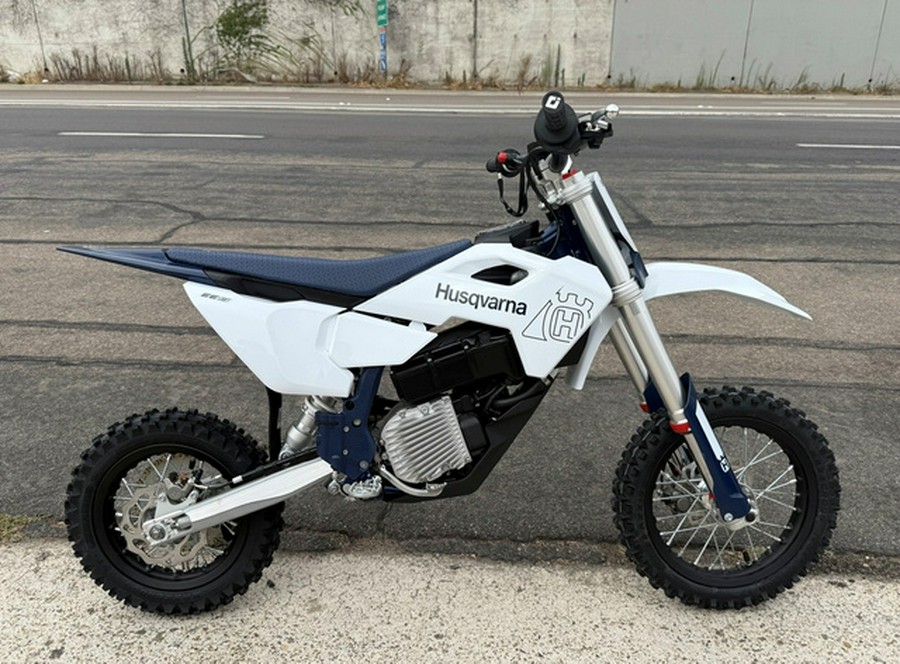 2027 Husqvarna Motorcycles EE 5