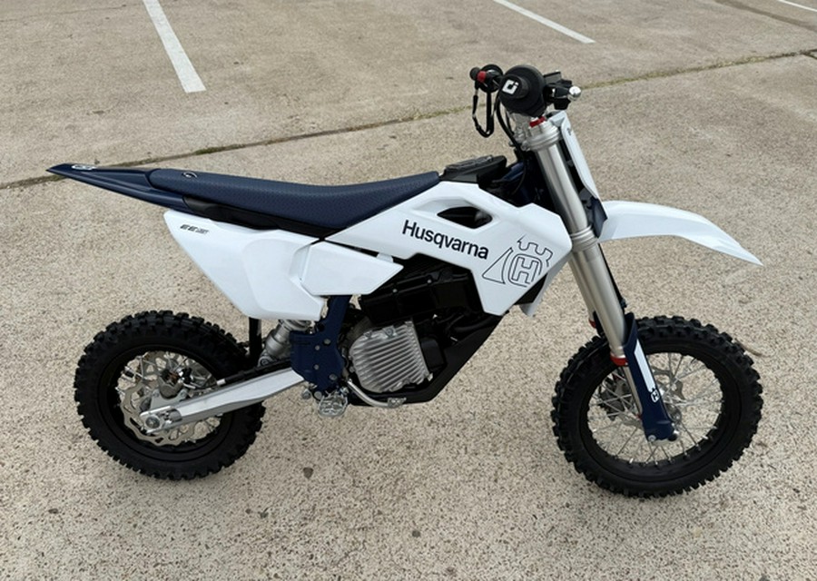 2027 Husqvarna Motorcycles EE 5