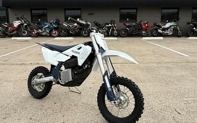 2027 Husqvarna Motorcycles EE 5