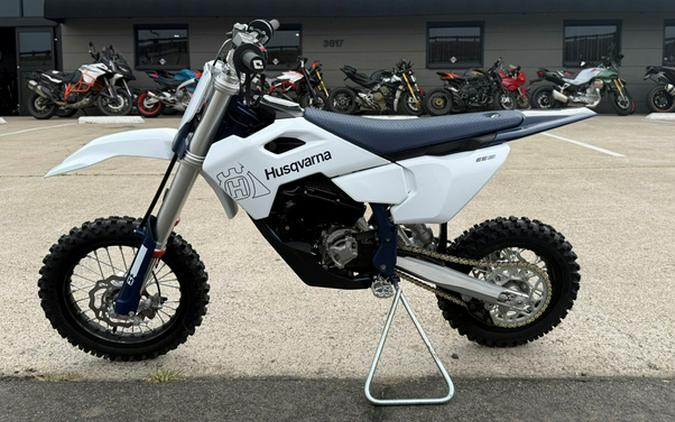 2027 Husqvarna Motorcycles EE 5