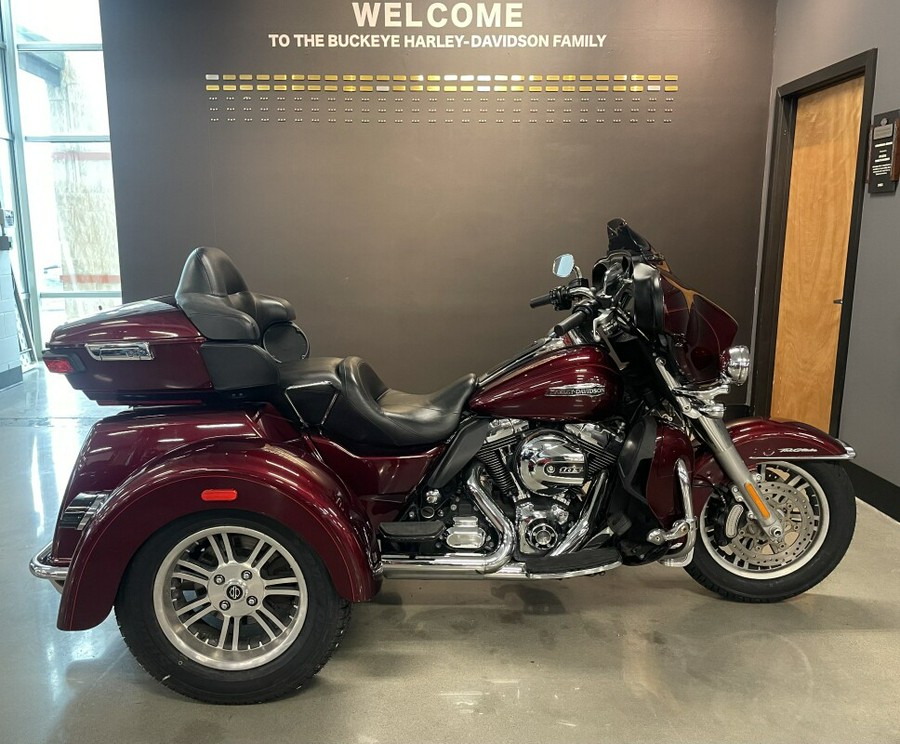 2015 Harley-Davidson® Tri Glide® Ultra mysterious red