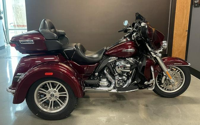 2015 Harley-Davidson® Tri Glide® Ultra mysterious red
