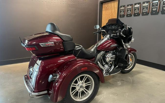 2015 Harley-Davidson® Tri Glide® Ultra mysterious red