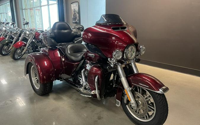 2015 Harley-Davidson® Tri Glide® Ultra mysterious red