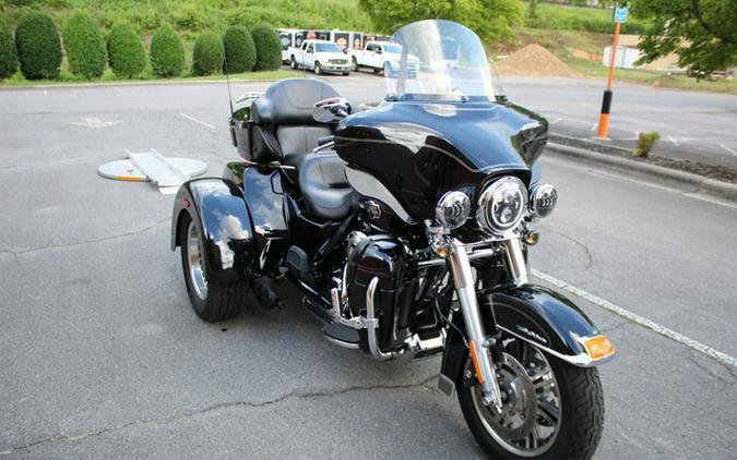 2013 Harley-Davidson Trike FLHTCUTG - Tri Glide Ultra Classic