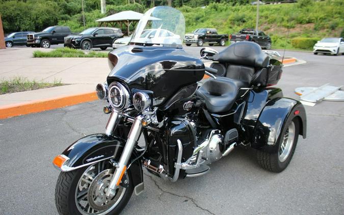 2013 Harley-Davidson Trike FLHTCUTG - Tri Glide Ultra Classic
