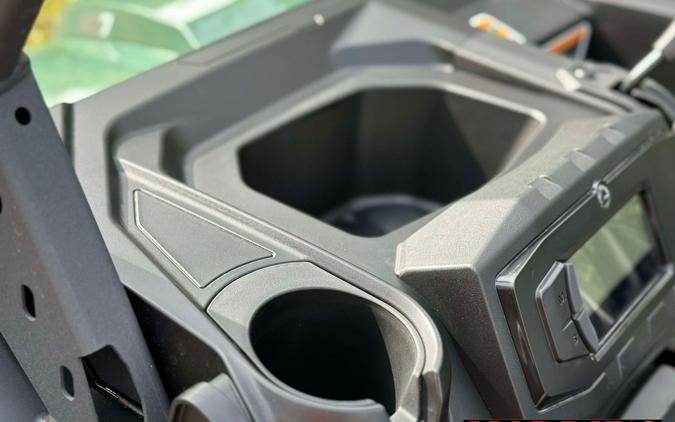 2025 Can-Am Defender DPS HD7