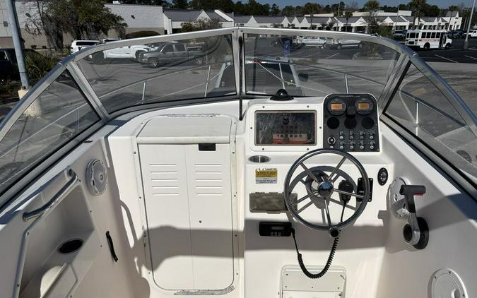 2004 Sea Hunt 215 Victory