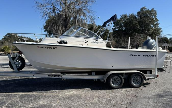 2004 Sea Hunt 215 Victory