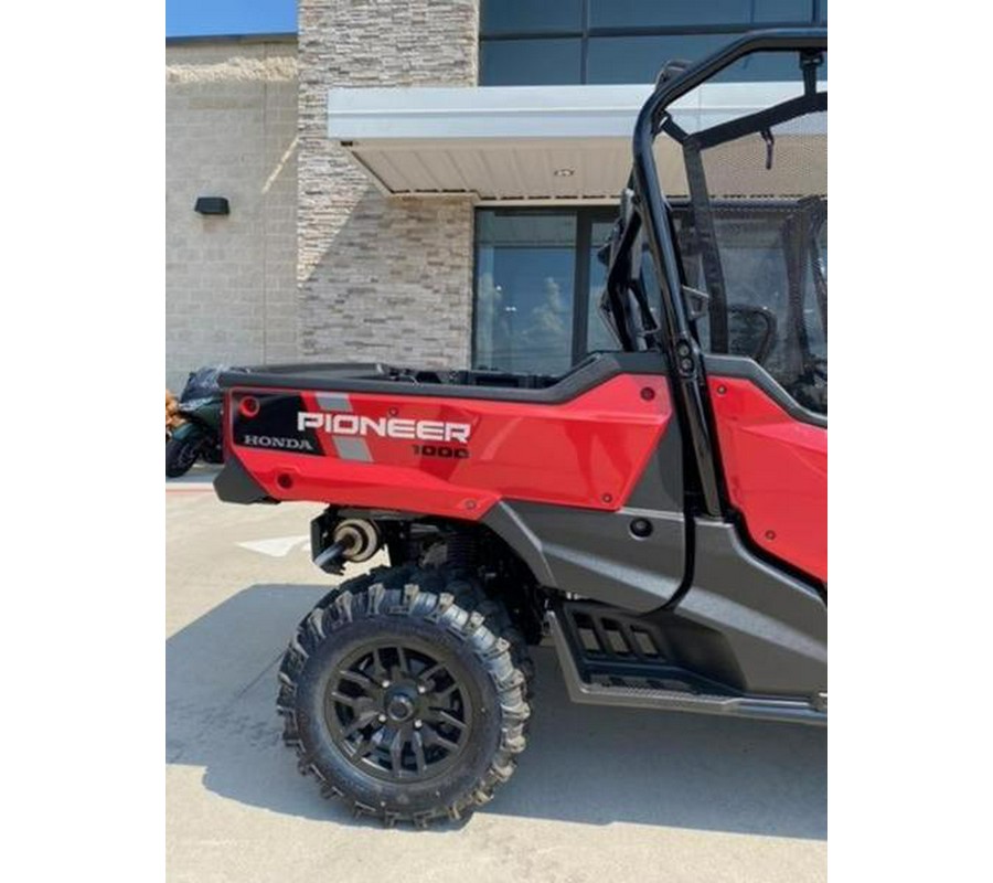 2025 Honda® Pioneer 1000-6 Deluxe Crew