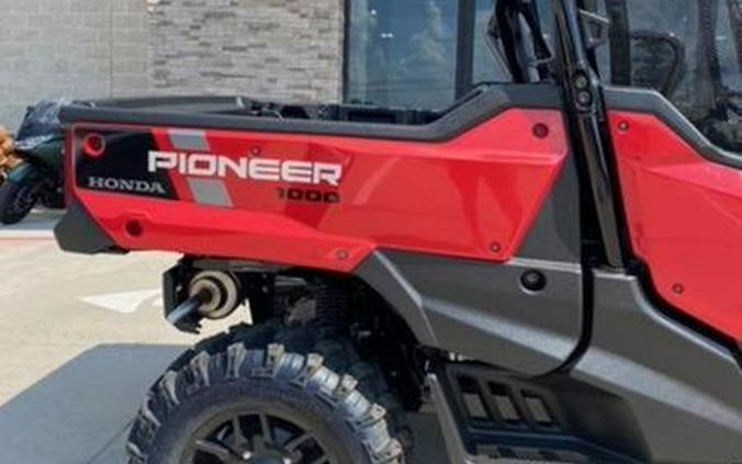 2025 Honda® Pioneer 1000-6 Deluxe Crew