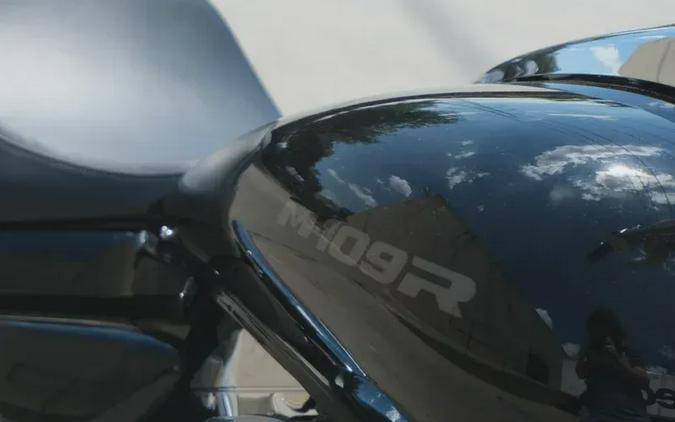 2025 SUZUKI BOULEVARD M109R