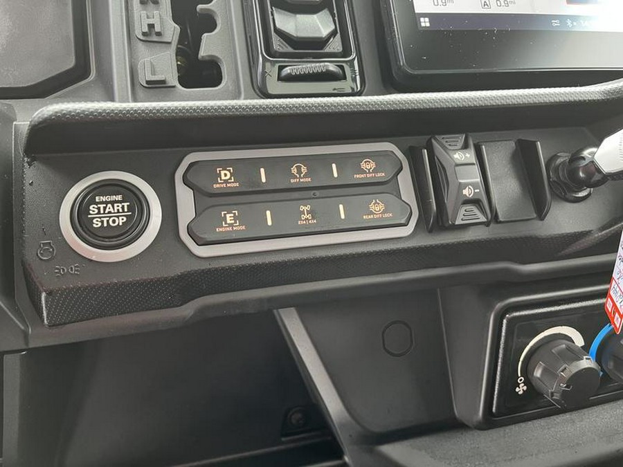 2026 Can-Am® Defender Limited HD11