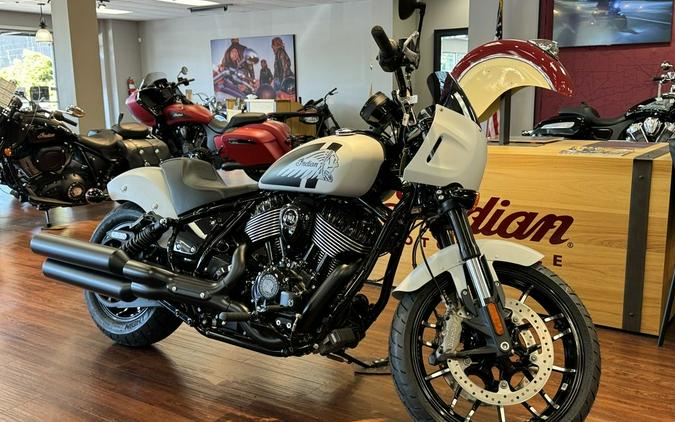 2024 Indian Motorcycle® Sport Chief Ghost White Metallic Smoke