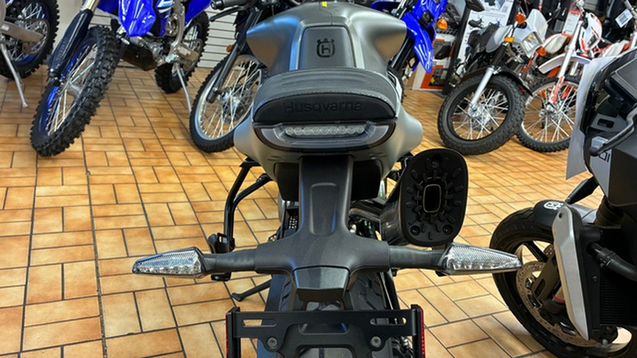 2027 Husqvarna Motorcycles SVARTPILEN 801