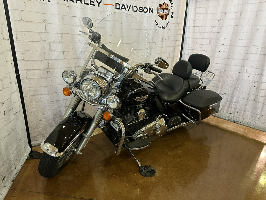 2014 Harley-Davidson Road King FLHR Vivid Black