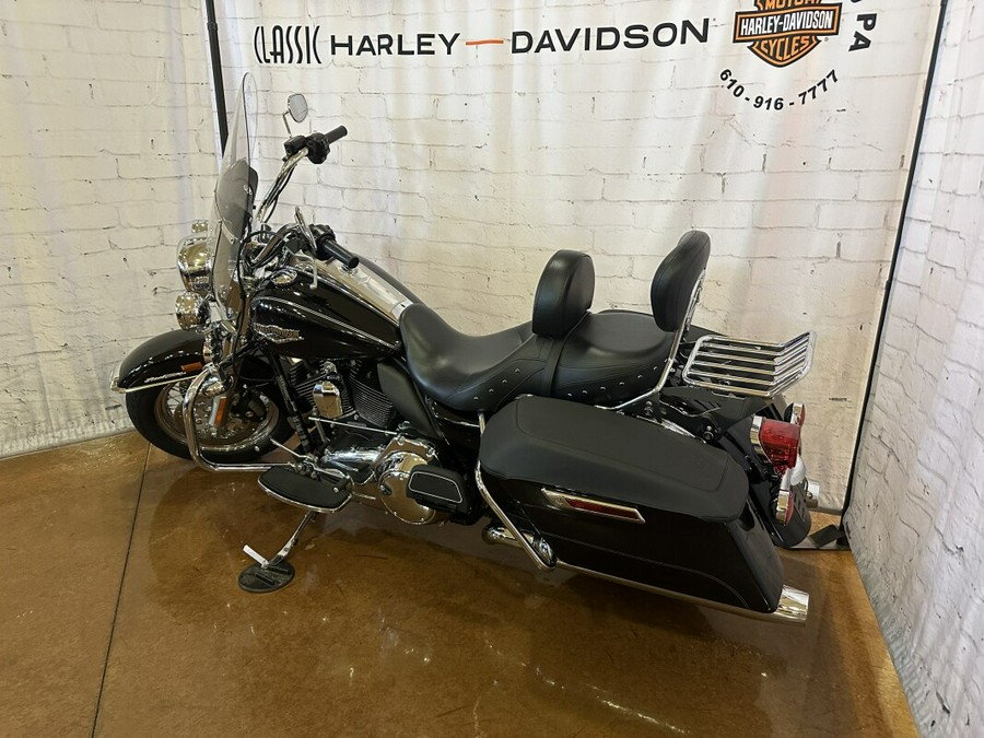 2014 Harley-Davidson Road King FLHR Vivid Black