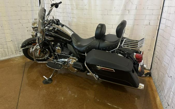 2014 Harley-Davidson Road King FLHR Vivid Black