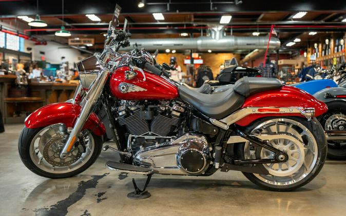 Harley-Davidson® Fat Boy® 2026 FLFB 34630862 BRILLIANT RED W/ PINSTRIPE