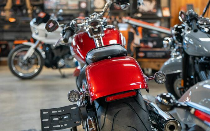 Harley-Davidson® Fat Boy® 2026 FLFB 34630862 BRILLIANT RED W/ PINSTRIPE