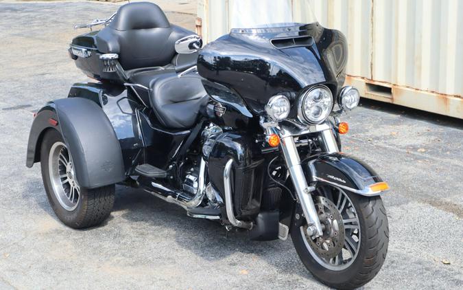 2022 Harley-Davidson Tri Glide Ultra Vivid Black