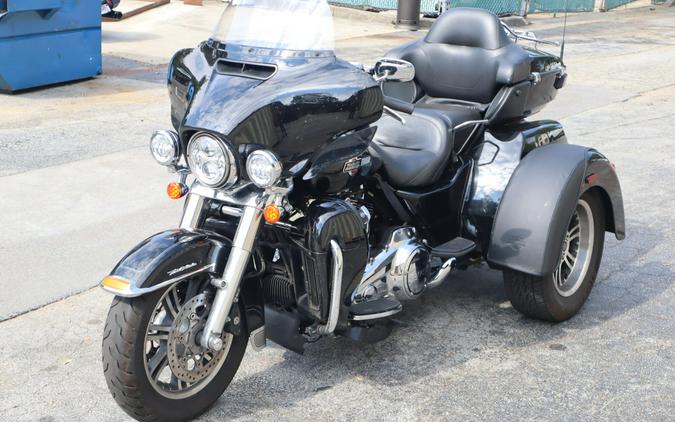 2022 Harley-Davidson Tri Glide Ultra Vivid Black